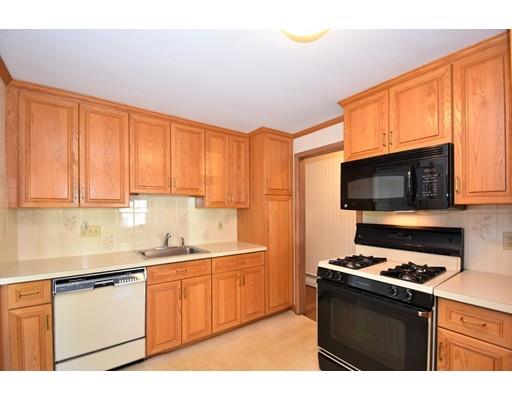 59 Hobbs Road Waltham, MA 02452 - Photo 4 of 23 Gallery Image 4