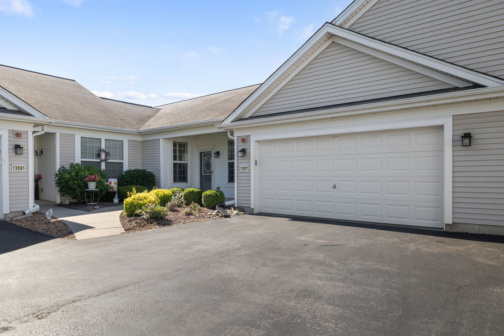 13597 Hemlock Road Huntley, IL 60142 - Photo 3 of 21