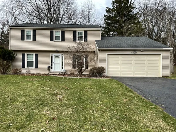 $395,000 | 23 Blackwatch Trail, Perinton, NY 14450