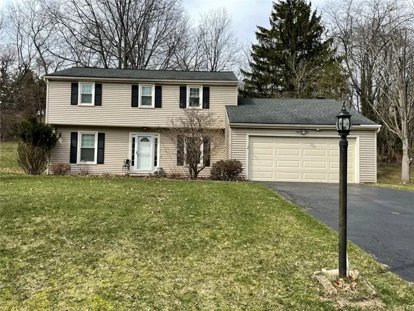 $395,000 | 23 Blackwatch Trail, Perinton, NY 14450