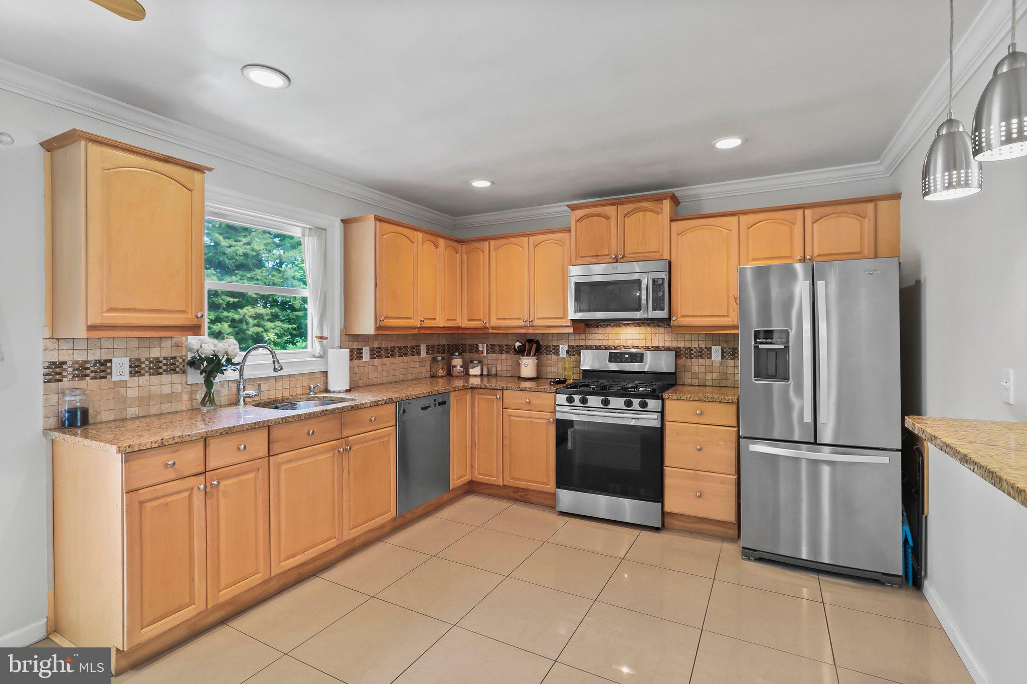 86 Rosedale Avenue Ewing, NJ 08638 - Photo 6 of 26 Gallery Image 6