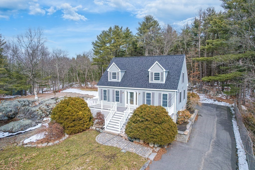 38 Boulder Road Saugus, MA 01906 - Photo 2 of 37 Gallery Image 2