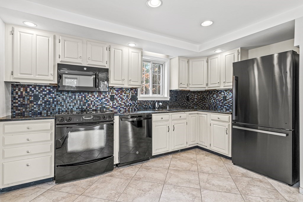 38 Boulder Road Saugus, MA 01906 - Photo 7 of 37 Gallery Image 7