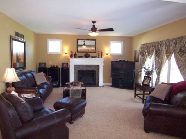 1728 Kingsbury Road Washington, IL 61571 - Photo 2 of 9 Gallery Image 2