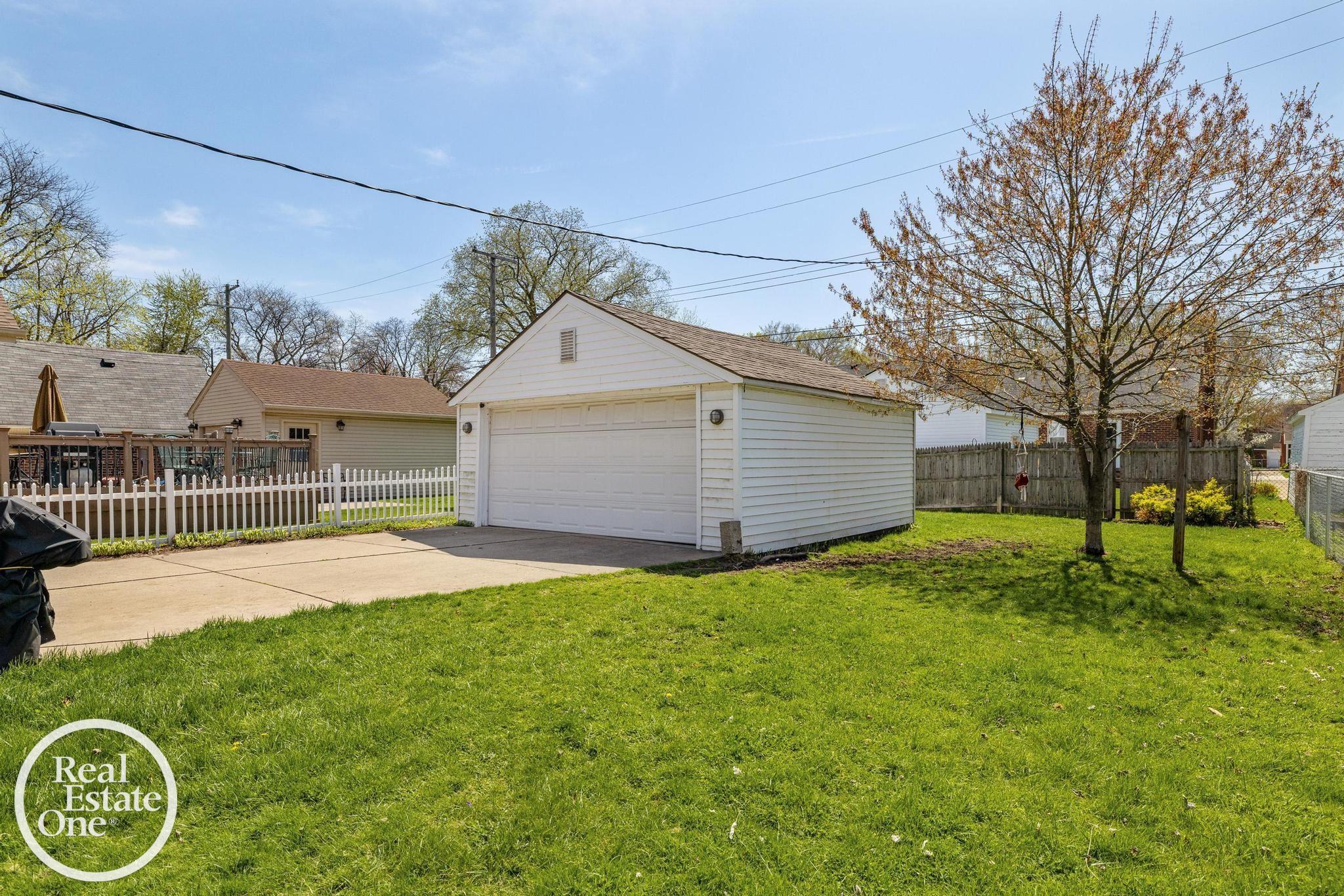 375 Ridgemont Road Grosse Pointe Farms, MI 48236 - Photo 26 of 29