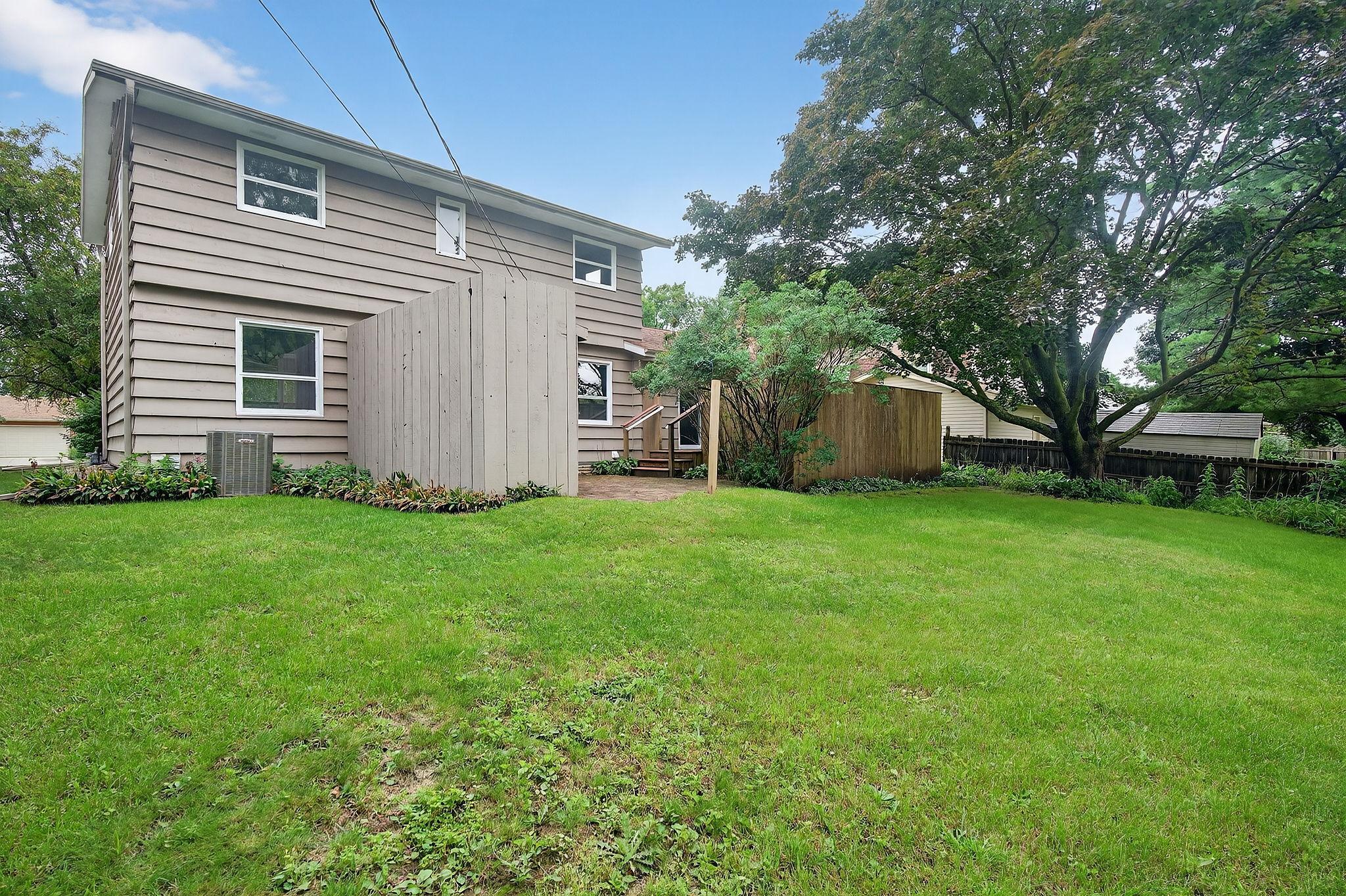 559 21st Street Northeast Rochester, MN 55906 - Photo 3 of 41