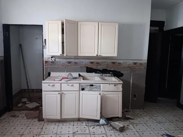 $29,900 | 2125 1st Avenue, Terre Haute, IN 47807