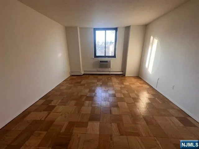 $1,950 | 25 Zabriskie Street, Unit 3F, Hackensack, NJ 07601