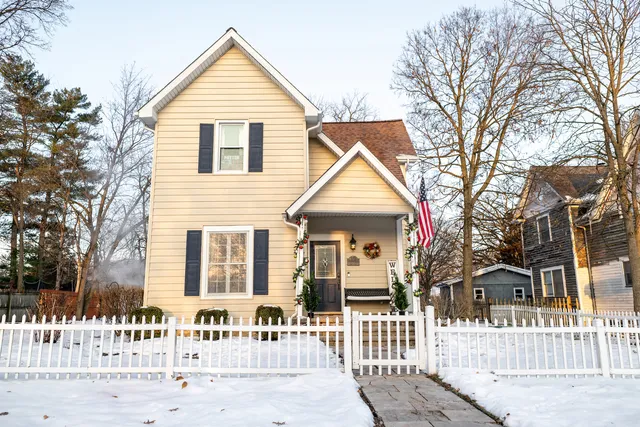 $437,500 | 371 South Madison Street, Oswego, IL 60543
