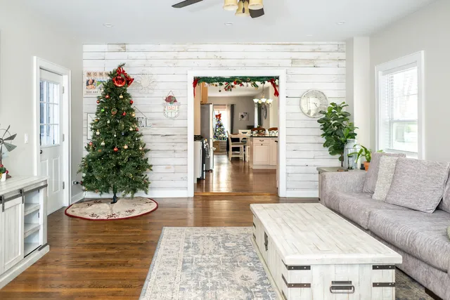 $437,500 | 371 South Madison Street, Oswego, IL 60543