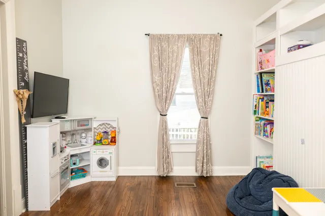 $437,500 | 371 South Madison Street, Oswego, IL 60543