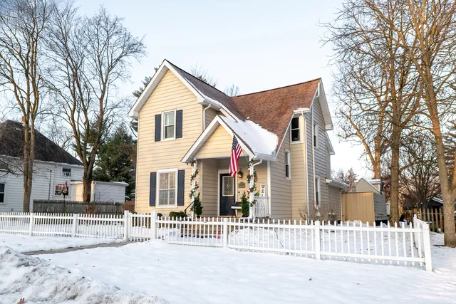 $437,500 | 371 South Madison Street, Oswego, IL 60543