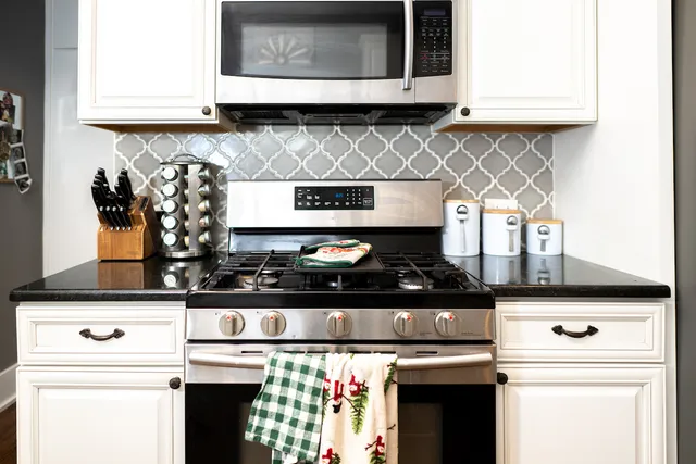 $437,500 | 371 South Madison Street, Oswego, IL 60543