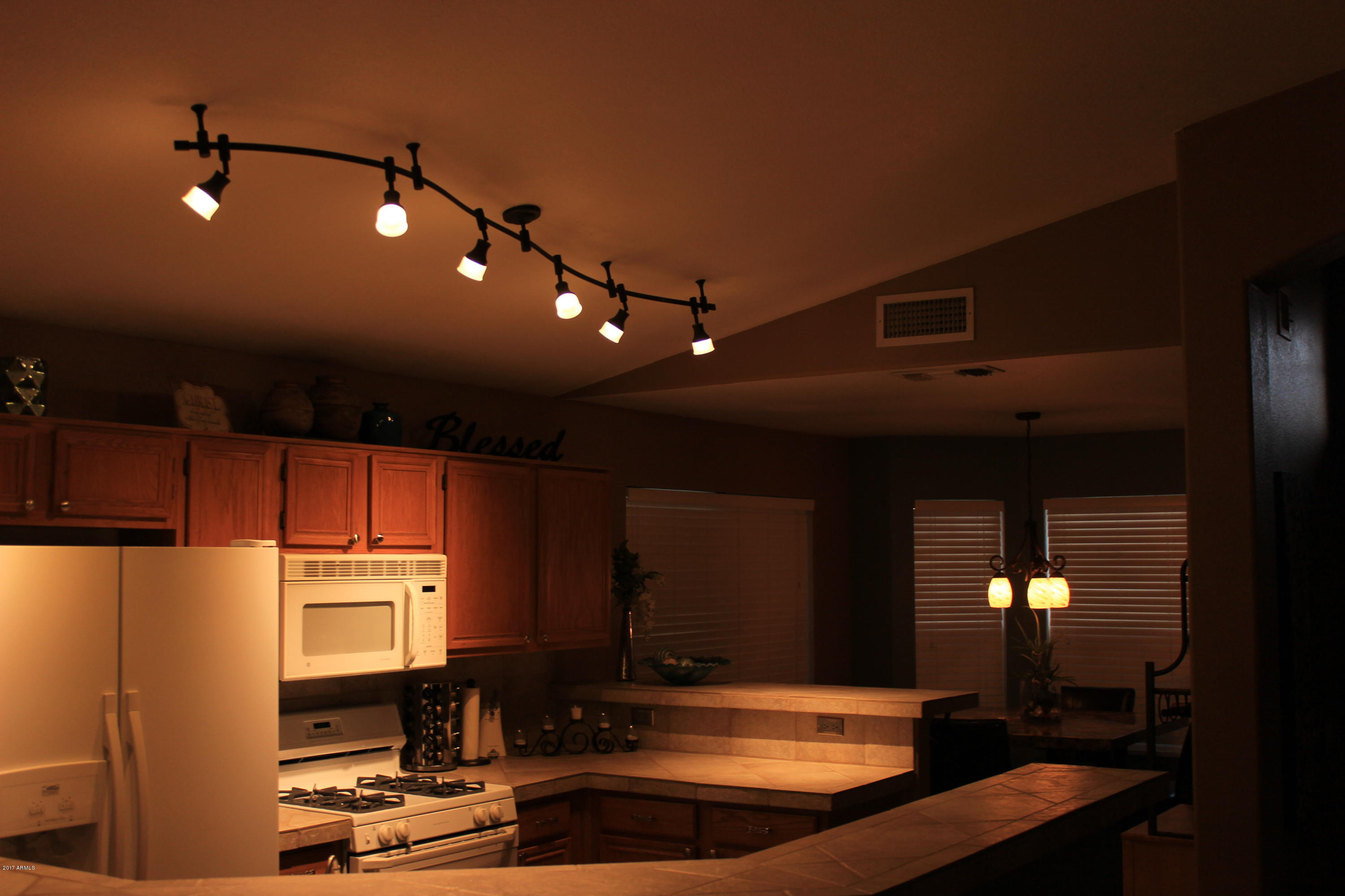 8344 West Bloomfield Road Peoria, AZ 85381 - Photo 5 of 22 Kitchen Bay