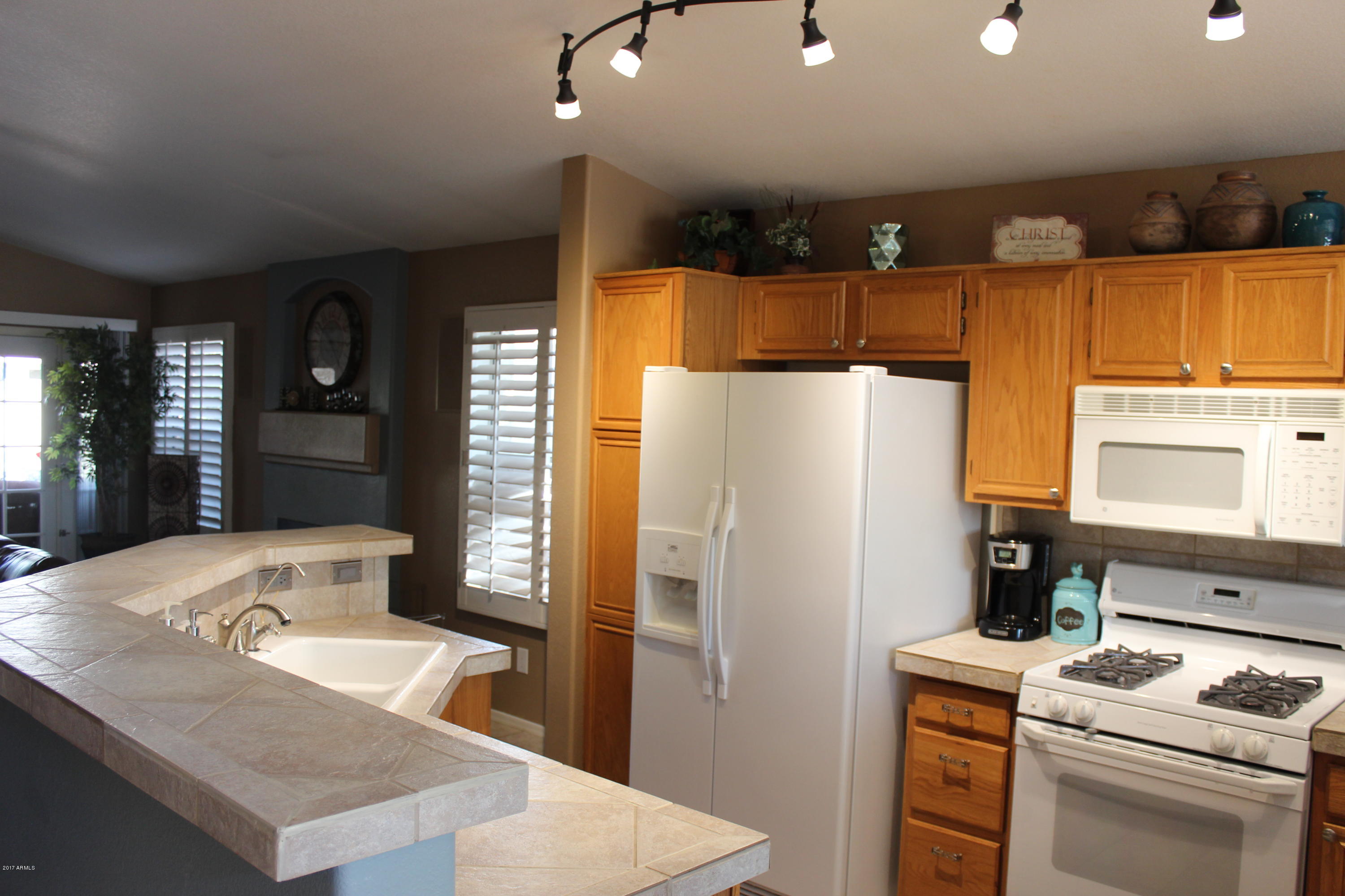 8344 West Bloomfield Road Peoria, AZ 85381 - Photo 6 of 22 Kitchen