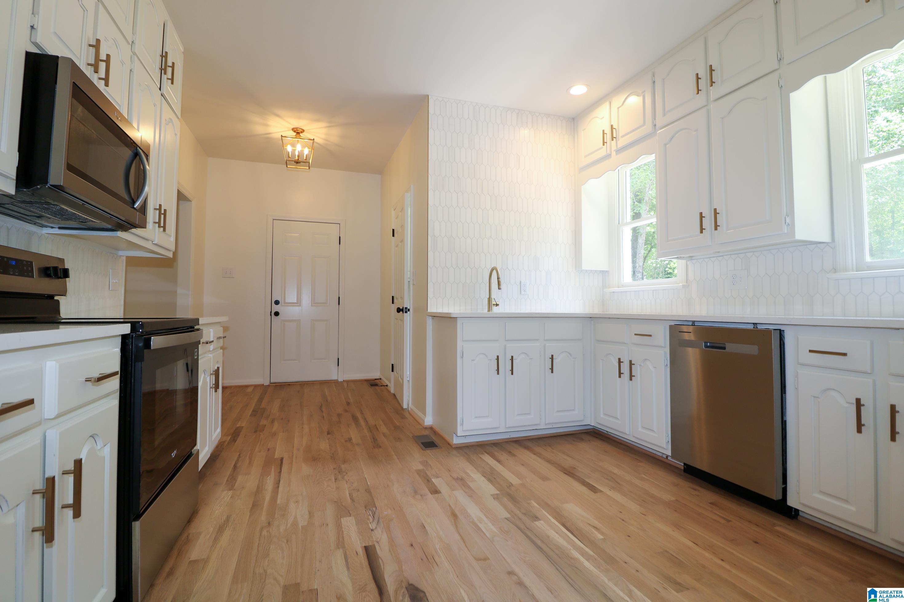 111 Dove Cove Road Talladega, AL 35160 - Photo 10 of 70