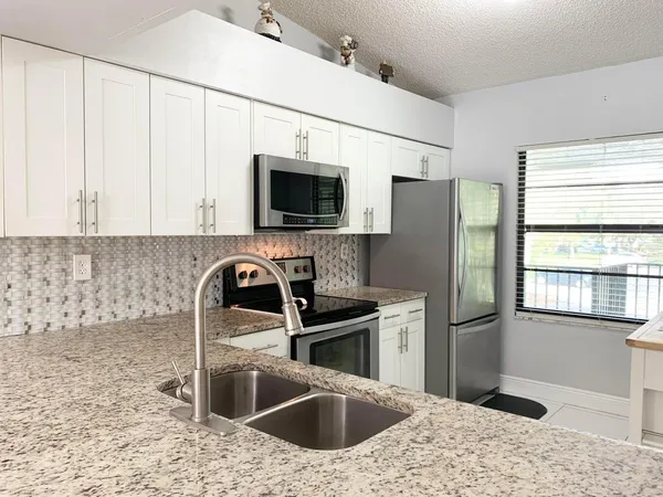$2,700 | 1801 Sabal Ridge Court, Unit E, Palm Beach Gardens, FL 33418