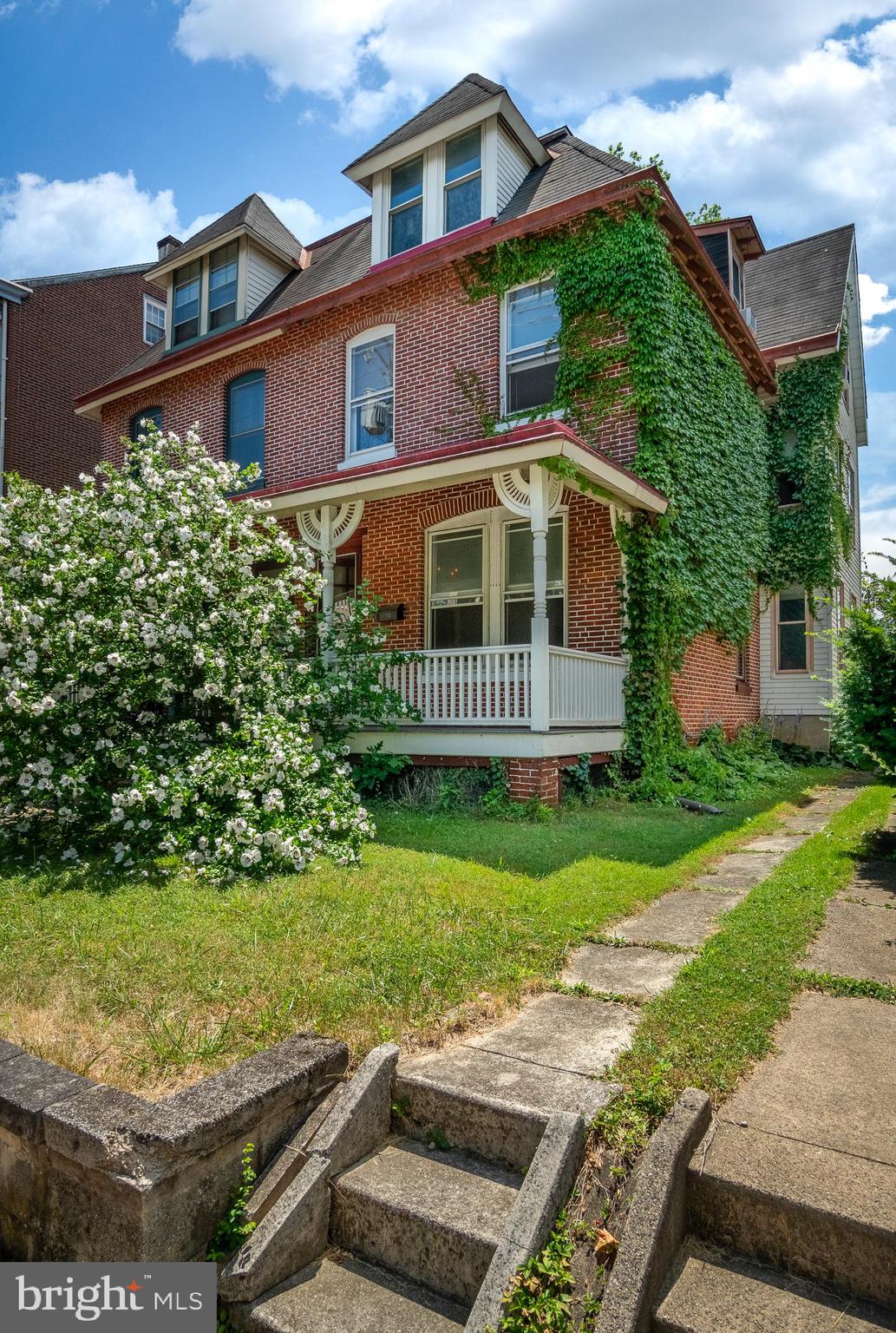124 East Chestnut St  