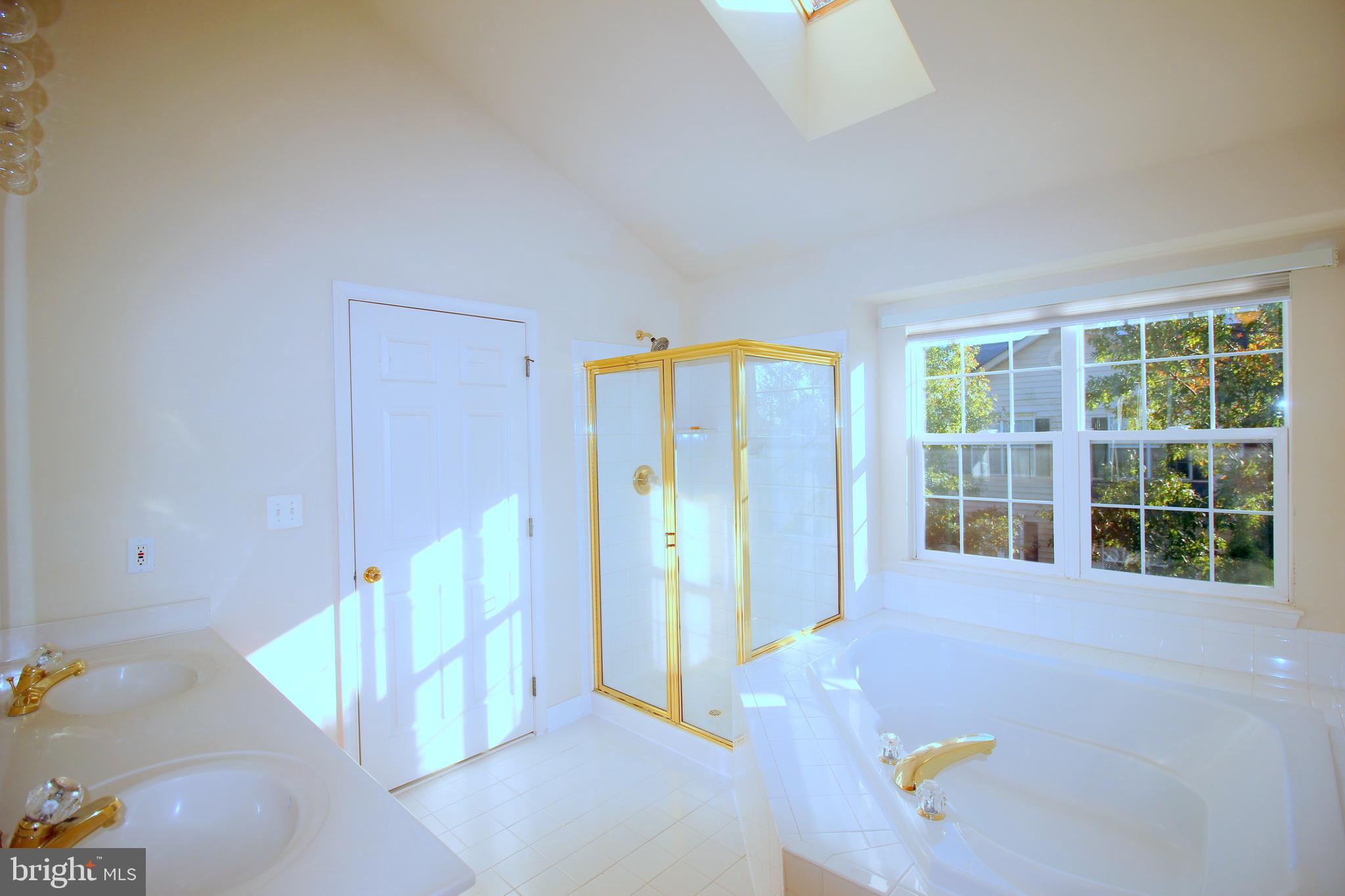 43605 Ryder Cup Square Ashburn, VA 20147 - Photo 15 of 48 a view of an empty room with a window
