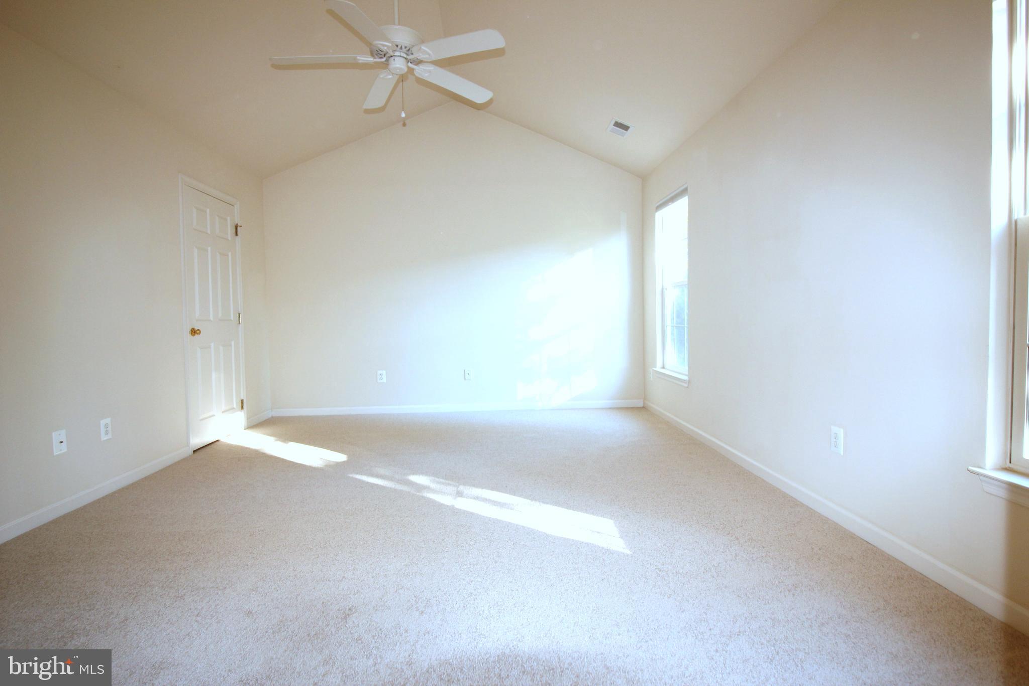 43605 Ryder Cup Square Ashburn, VA 20147 - Photo 17 of 48 en empty room with windows and fan