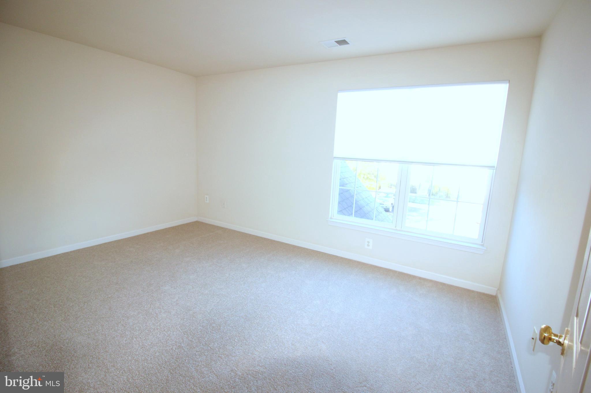 43605 Ryder Cup Square Ashburn, VA 20147 - Photo 20 of 48 an empty room with a window