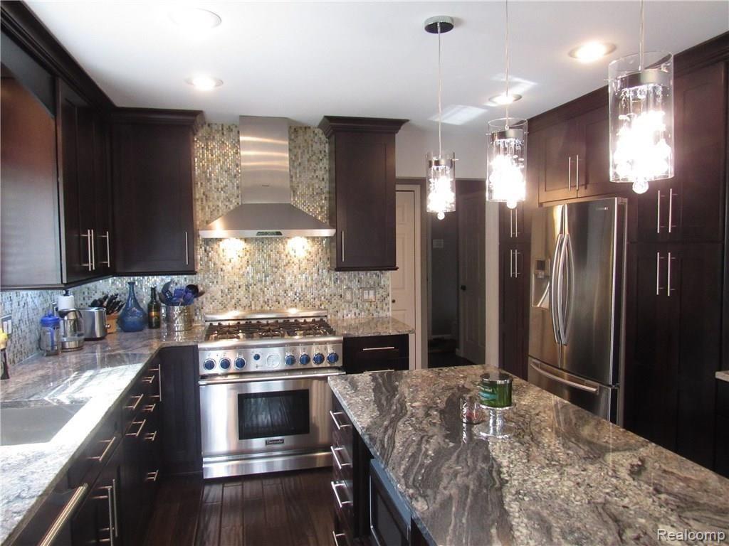 342 Jonathan Drive Rochester Hills, MI 48307 - Photo 3 of 25