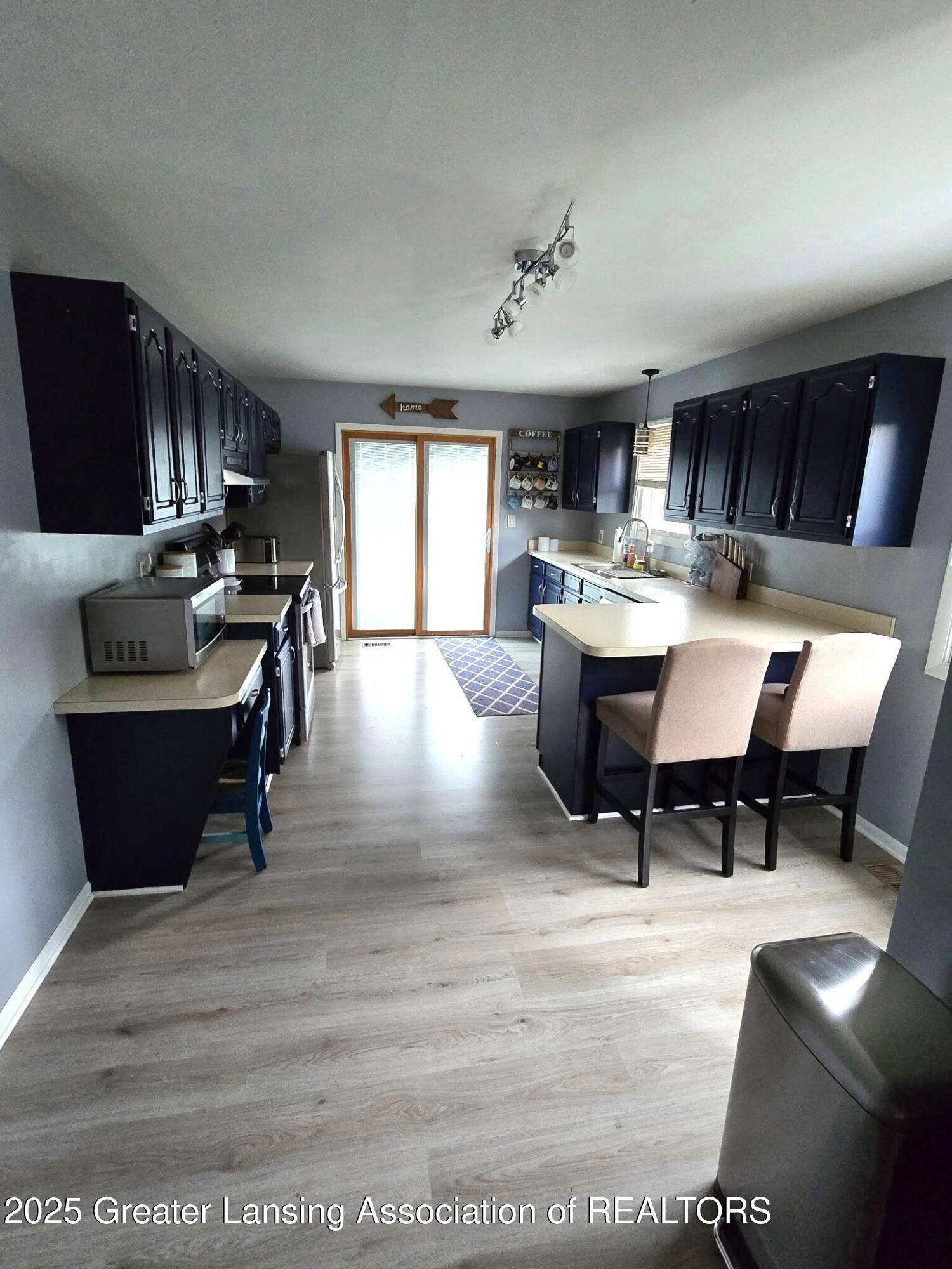 3611 West Holmes Road Lansing, MI 48911 - Photo 7 of 22 Kitchen