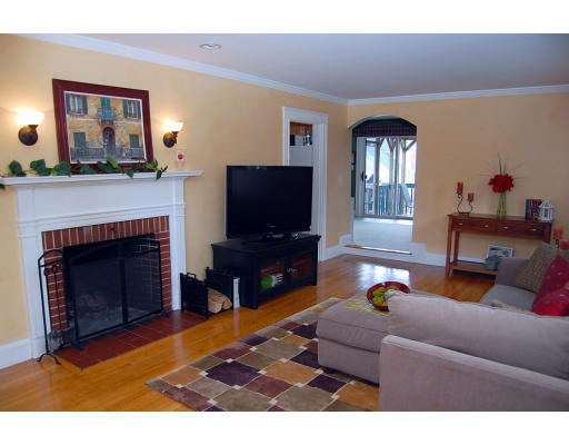 41 Buckingham Road North Andover, MA 01845 - Photo 4 of 18 Gallery Image 4