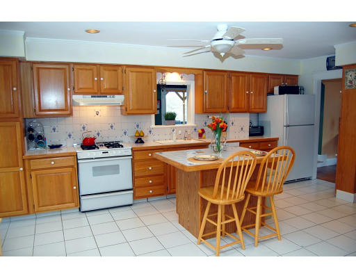 41 Buckingham Road North Andover, MA 01845 - Photo 8 of 18 Gallery Image 8