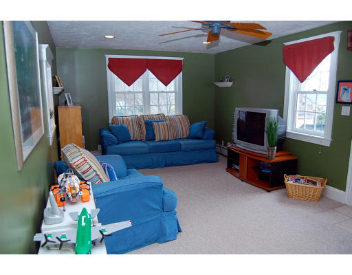 41 Buckingham Road North Andover, MA 01845 - Photo 9 of 18 Gallery Image 9