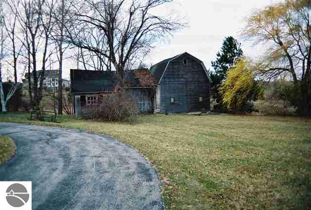 7253 Center Road Traverse City, MI 49686 - Photo 21 of 25 1732016-20.JPG
