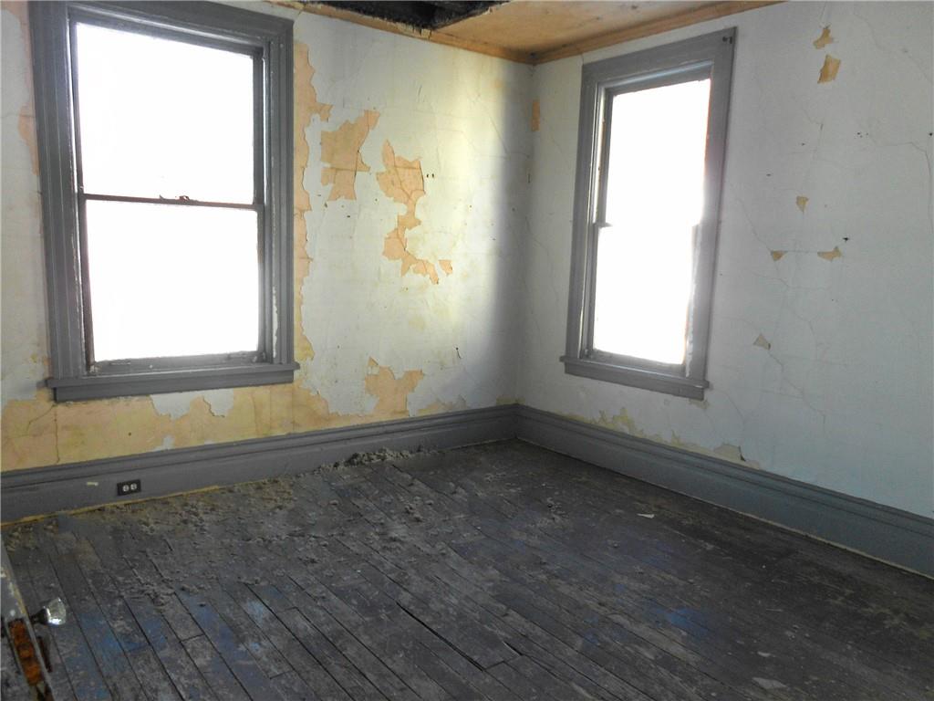 601 Locust Place Sewickley, PA 15143 - Photo 13 of 23 an empty room with a window