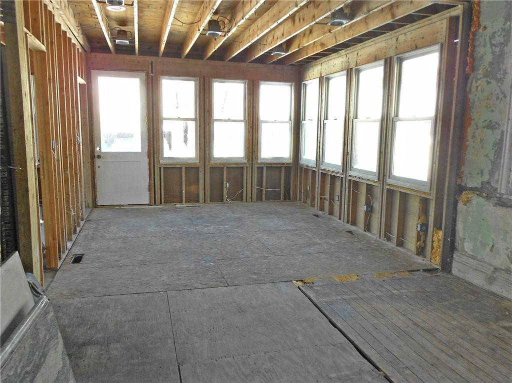 601 Locust Place Sewickley, PA 15143 - Photo 7 of 23 a view of entryway