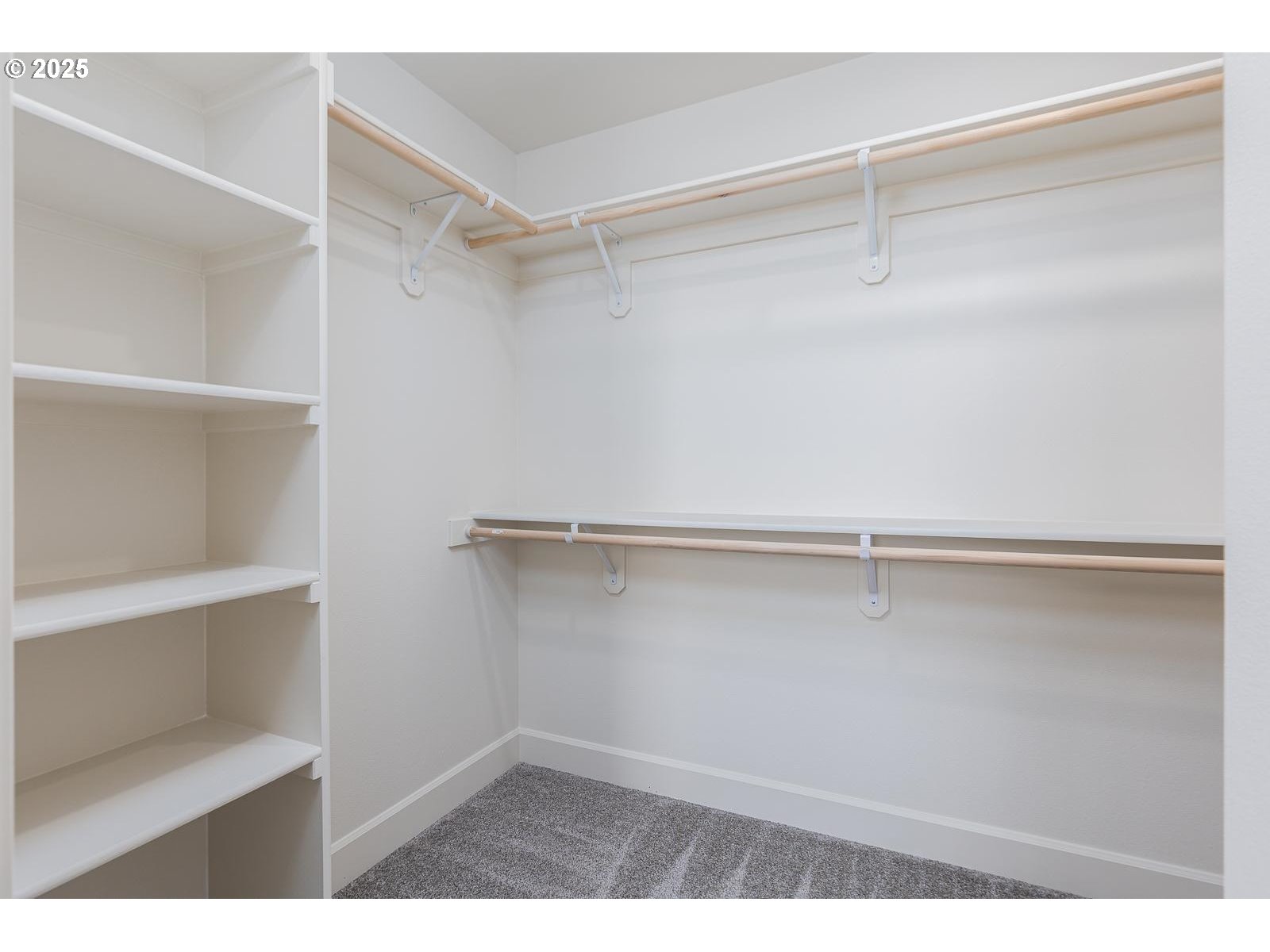 856 East Autumn Avenue Hermiston, OR 97838 - Photo 16 of 25 a view of an empty walk in closet