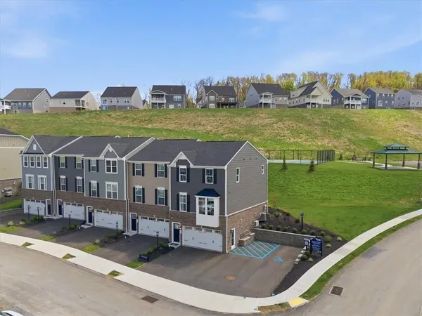 $2,500 | 201 Yellowwood Court, Washington, PA 15301