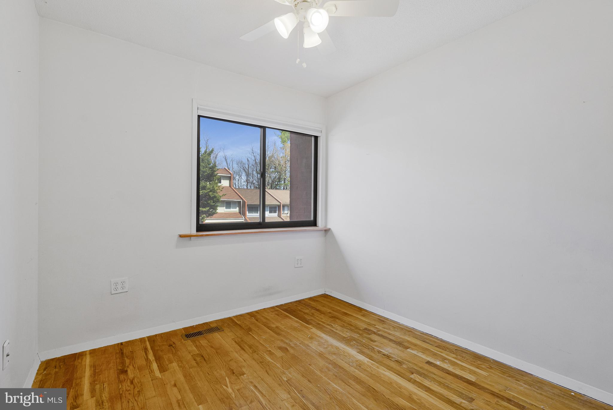 1353 Northgate Square Reston, VA 20190 - Photo 22 of 26 BR #3 upper level