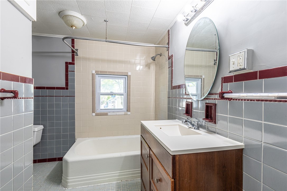256 Ave D Rochester, NY 14621 - Photo 34 of 43
