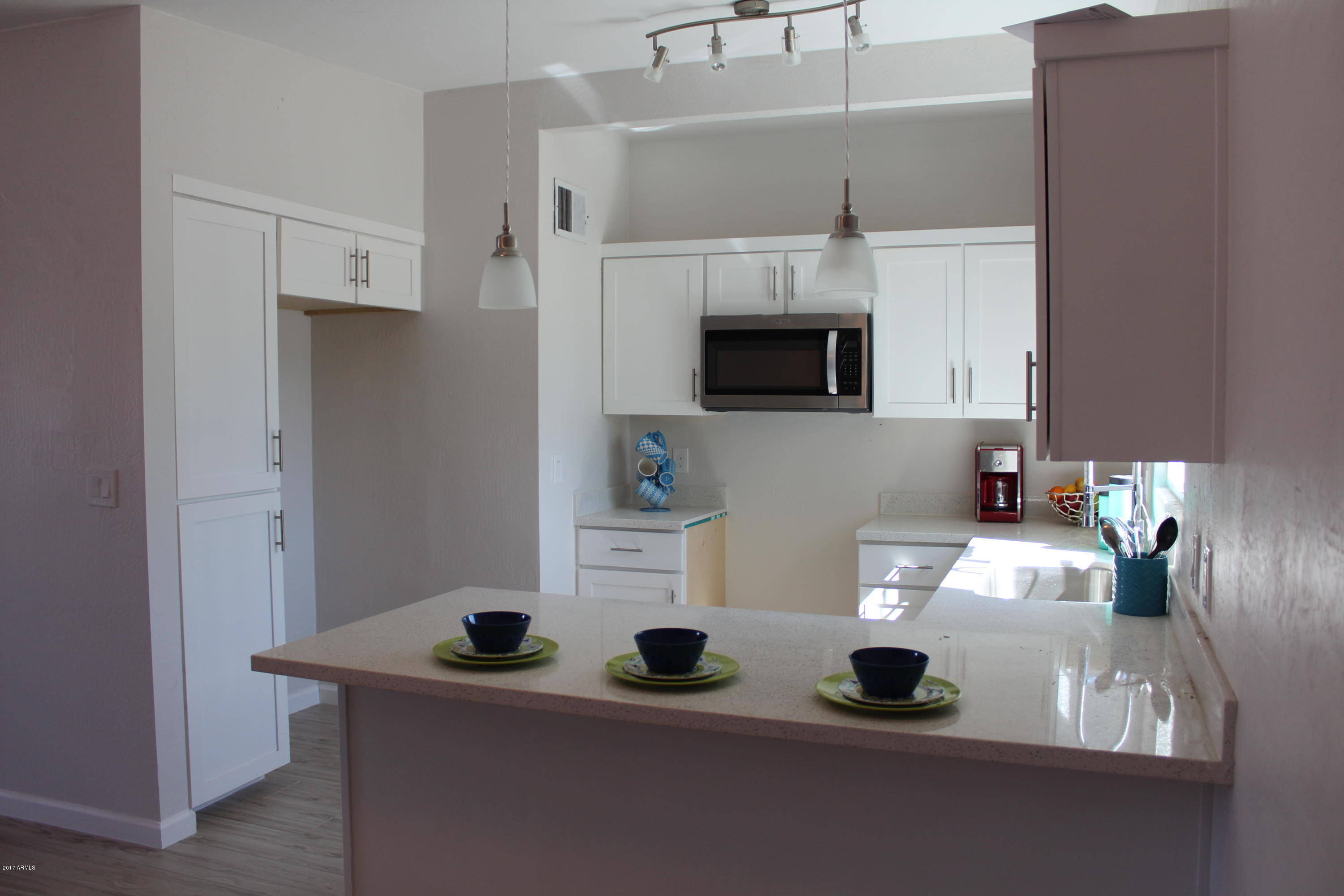 809 East Carson Road Phoenix, AZ 85042 - Photo 3 of 11 carson12