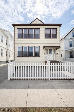 $2,700 | 19 Burgess Place, Passaic, NJ 07055