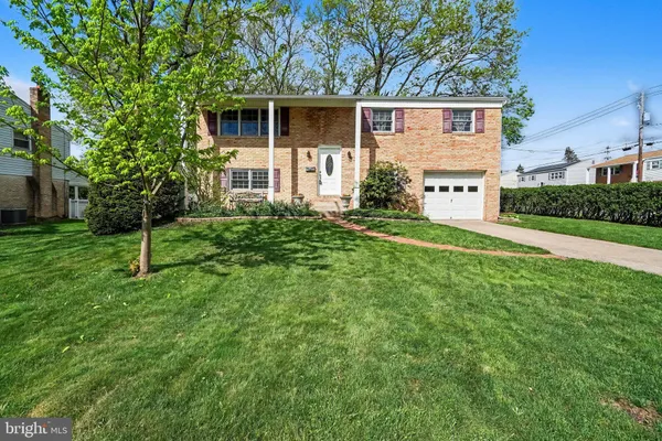 $325,000 | 300 Thomas Drive, Mechanicsburg, PA 17050