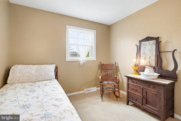 $325,000 | 300 Thomas Drive, Mechanicsburg, PA 17050