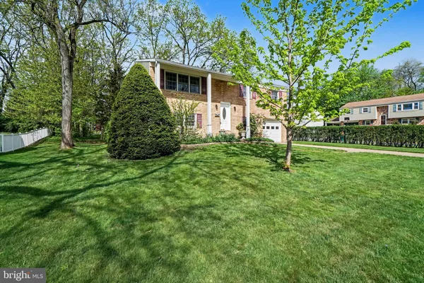 $325,000 | 300 Thomas Drive, Mechanicsburg, PA 17050