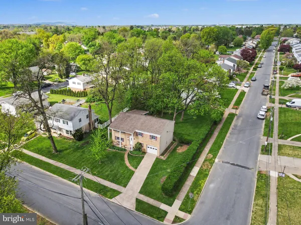 $325,000 | 300 Thomas Drive, Mechanicsburg, PA 17050