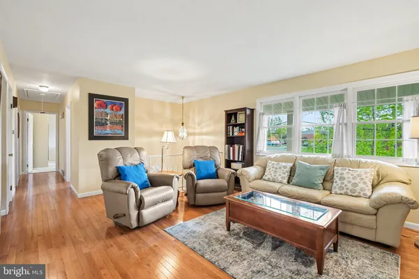 $325,000 | 300 Thomas Drive, Mechanicsburg, PA 17050