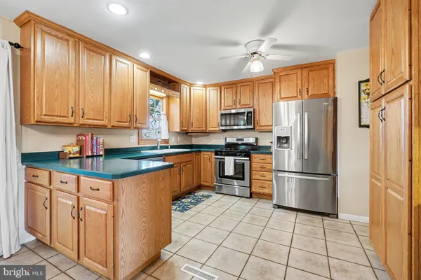 $325,000 | 300 Thomas Drive, Mechanicsburg, PA 17050