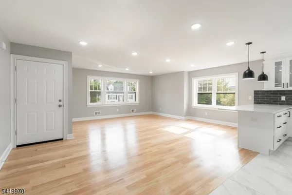 $3,800 | 3 Mt Vernon Avenue, West Orange, NJ 07052