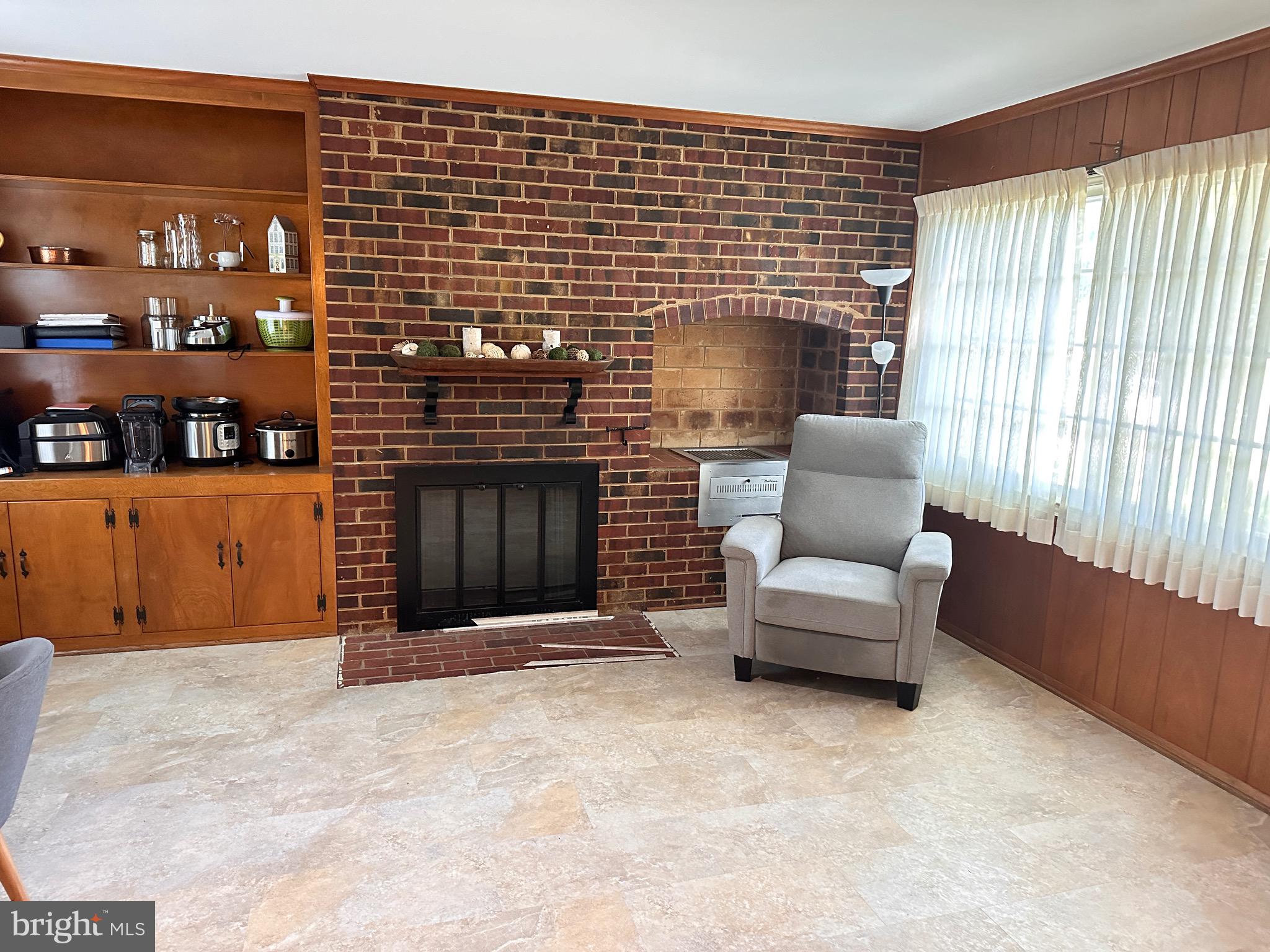 6143 Roxbury Avenue Springfield, VA 22152 - Photo 7 of 25