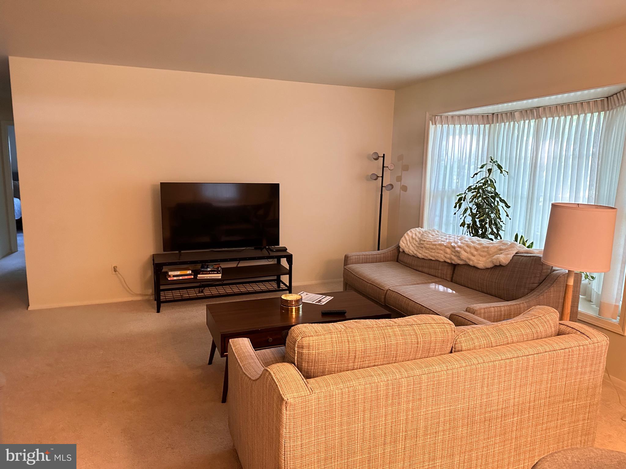 6143 Roxbury Avenue Springfield, VA 22152 - Photo 8 of 25