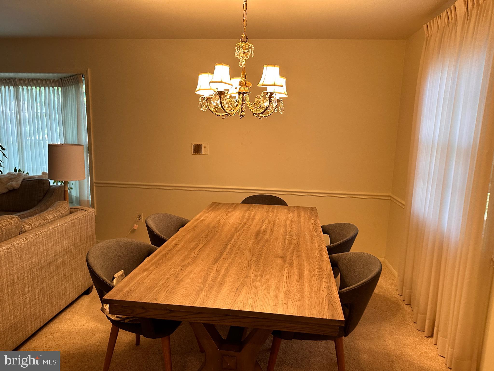 6143 Roxbury Avenue Springfield, VA 22152 - Photo 9 of 25