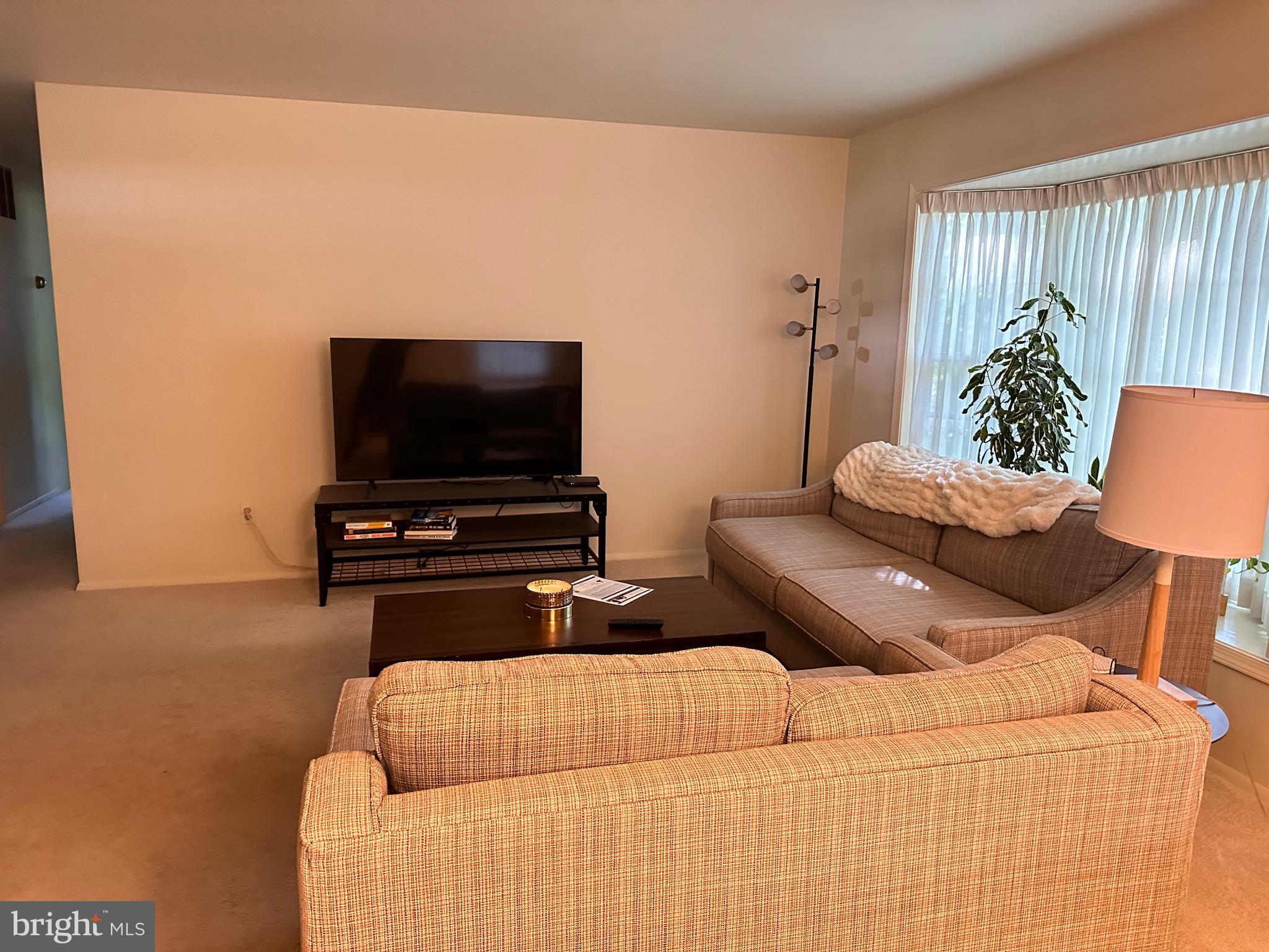 6143 Roxbury Avenue Springfield, VA 22152 - Photo 10 of 25